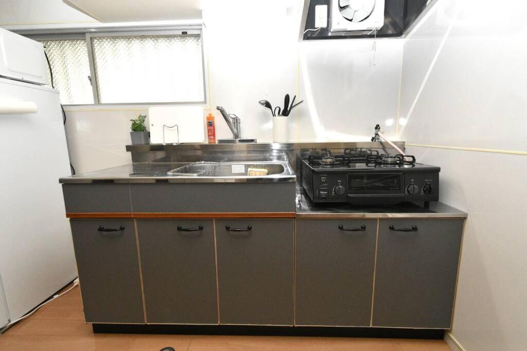 ゆったり1Ldkで最大8人まで宿泊可能！博多駅・キャナルも徒歩圏内！コンビニ・スーパー徒歩１分！ Sumiyoshi-cho Extérieur photo