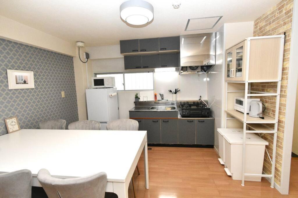 ゆったり1Ldkで最大8人まで宿泊可能！博多駅・キャナルも徒歩圏内！コンビニ・スーパー徒歩１分！ Sumiyoshi-cho Extérieur photo